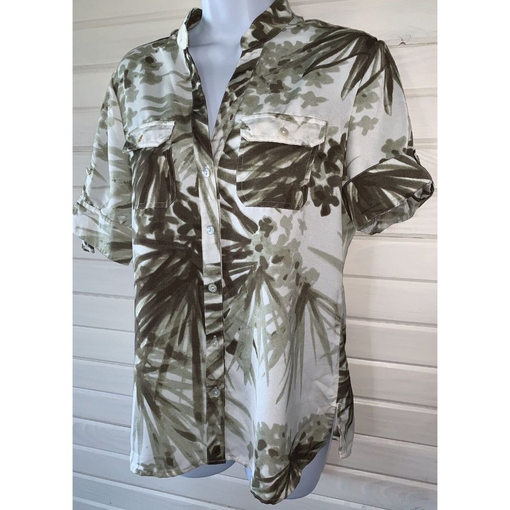 CHICO'S Sz 0 (SMALL) Palm Print Roll Tab Short Sleeve Safari Blouse Pockets VGUC - Picture 2 of 10